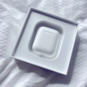 Apple AirPod charging case